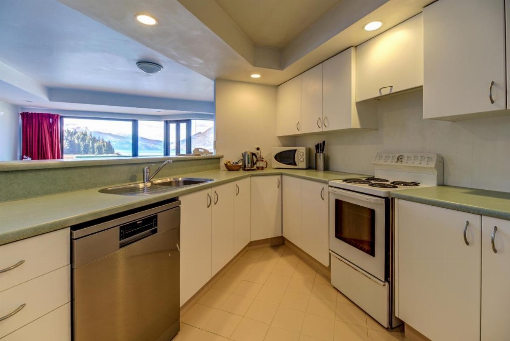 Lakefront Apartments,18 LAKE ESPLANADE ROAD Image 30
