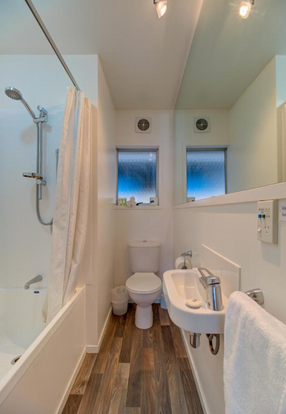 Lakefront Apartments,18 LAKE ESPLANADE ROAD Image 36