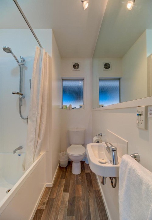 Lakefront Apartments,18 LAKE ESPLANADE ROAD image 36