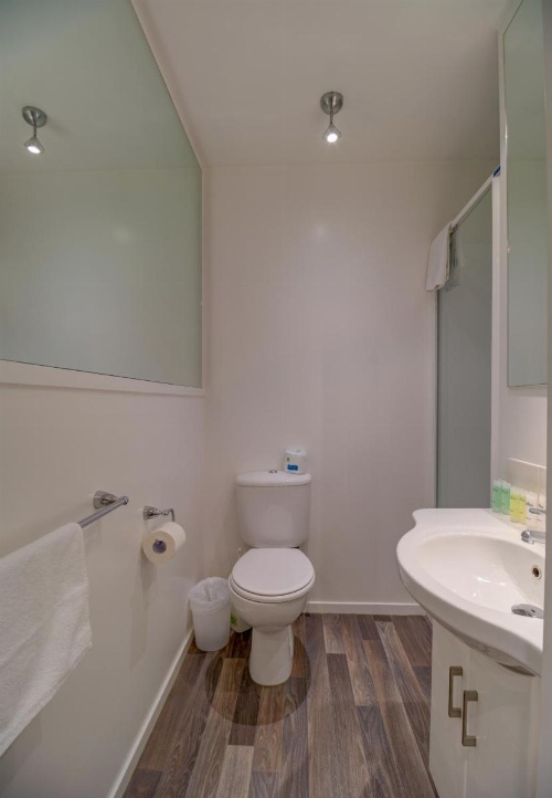 Lakefront Apartments,18 LAKE ESPLANADE ROAD image 37