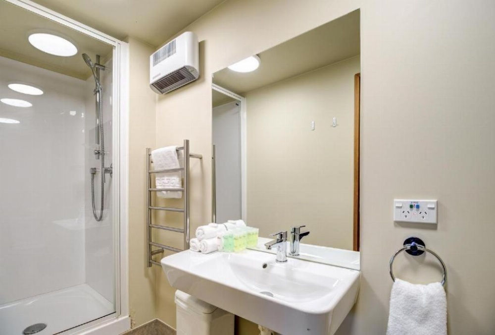 Lakefront Apartments,18 LAKE ESPLANADE ROAD