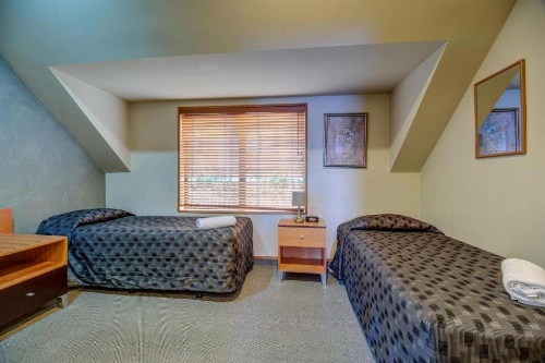 Lakefront Apartments,18 LAKE ESPLANADE ROAD image 6