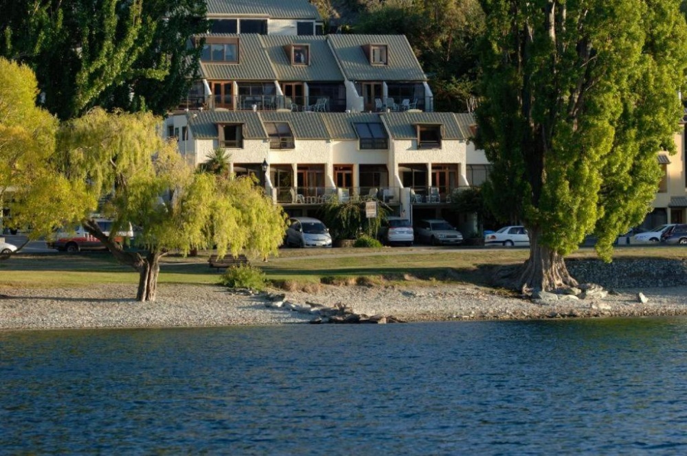 Lakefront Apartments,18 LAKE ESPLANADE ROAD